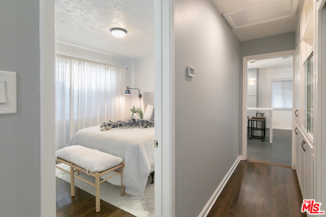 2415 8th Avenue Los Angeles, CA 90018 - Photo 37 of 55 a dining room with furniture and window
