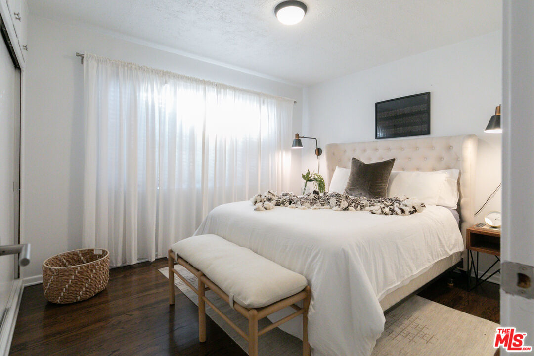 2415 8th Avenue Los Angeles, CA 90018 - Photo 38 of 55 a bedroom with a bed and a chair