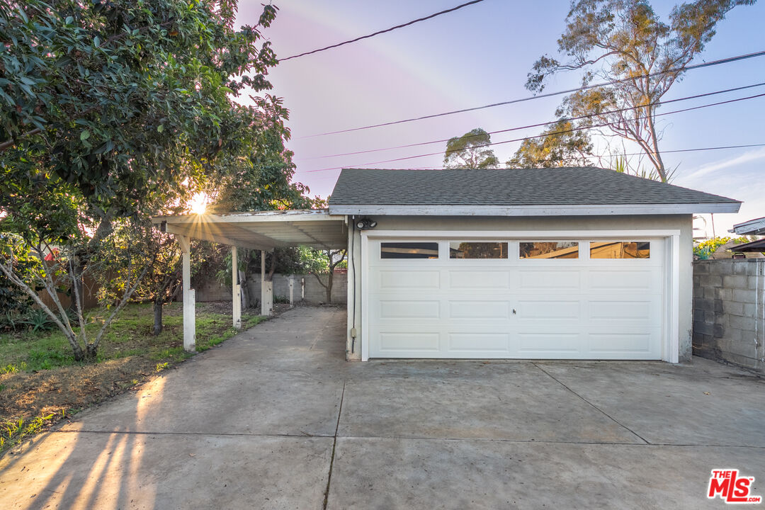 2415 8th Avenue Los Angeles, CA 90018 - Photo 51 of 55