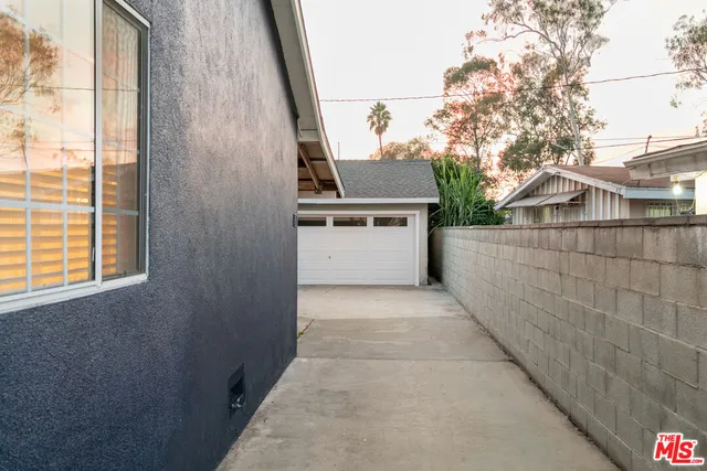 $1,019,500 | 2415 8th Avenue, Los Angeles, CA 90018