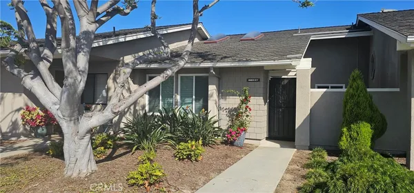 $3,600 | 8566 Trinity Circle, Unit 817D, Huntington Beach, CA 92646