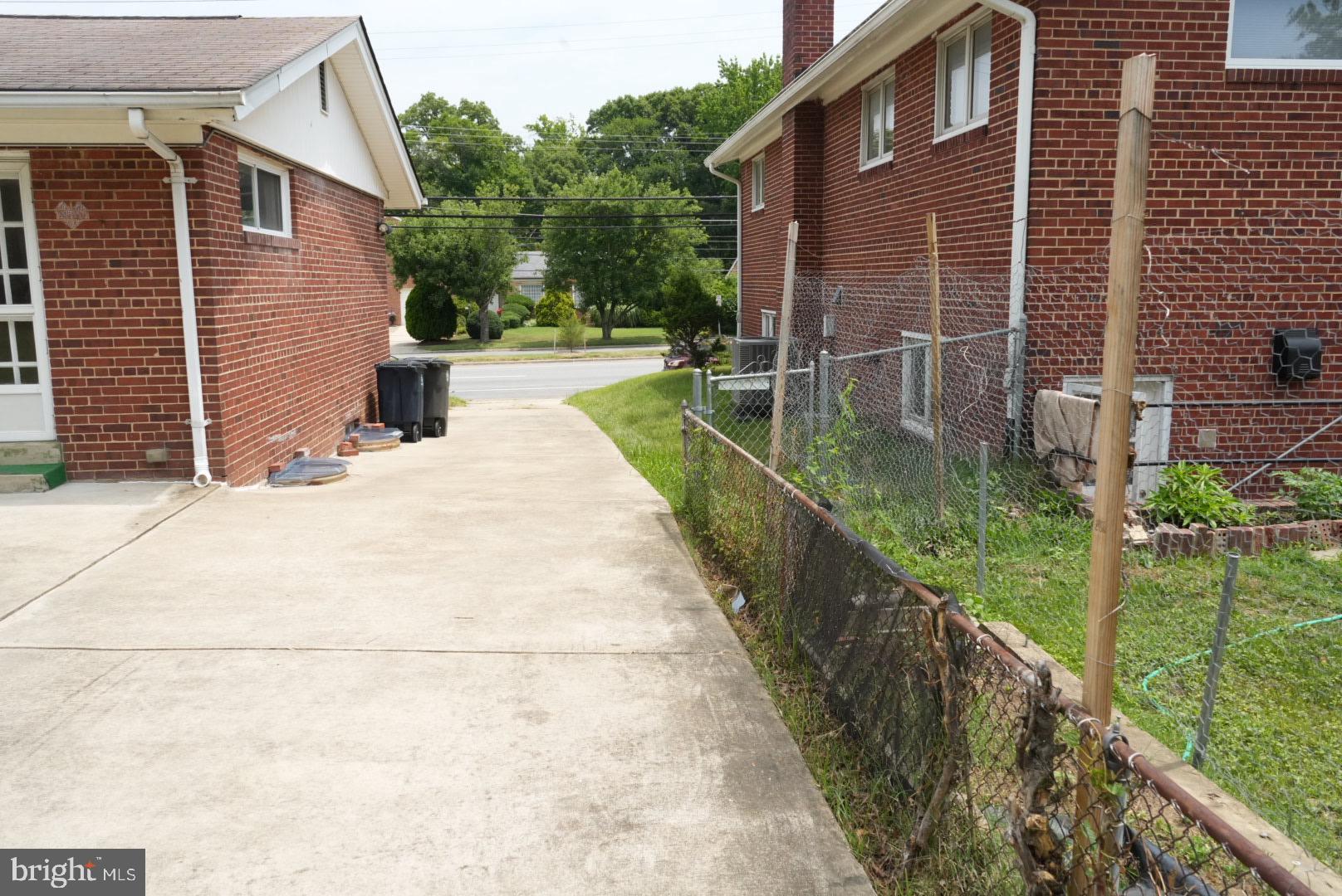 7104 Adelphi Road Hyattsville, MD 20782 - Photo 3 of 35 Lengthy Drive Way