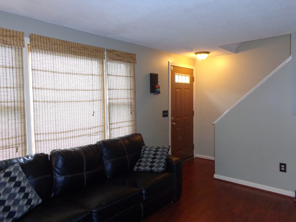 237-239 Kent Road Springfield, MA 01129 - Photo 4 of 9 Gallery Image 4