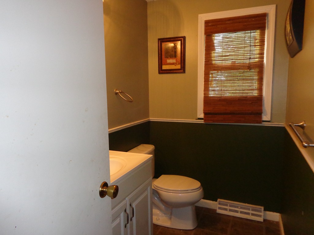 237-239 Kent Road Springfield, MA 01129 - Photo 5 of 9 Gallery Image 5