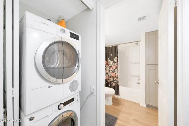 a view of entryway with washer and dryer