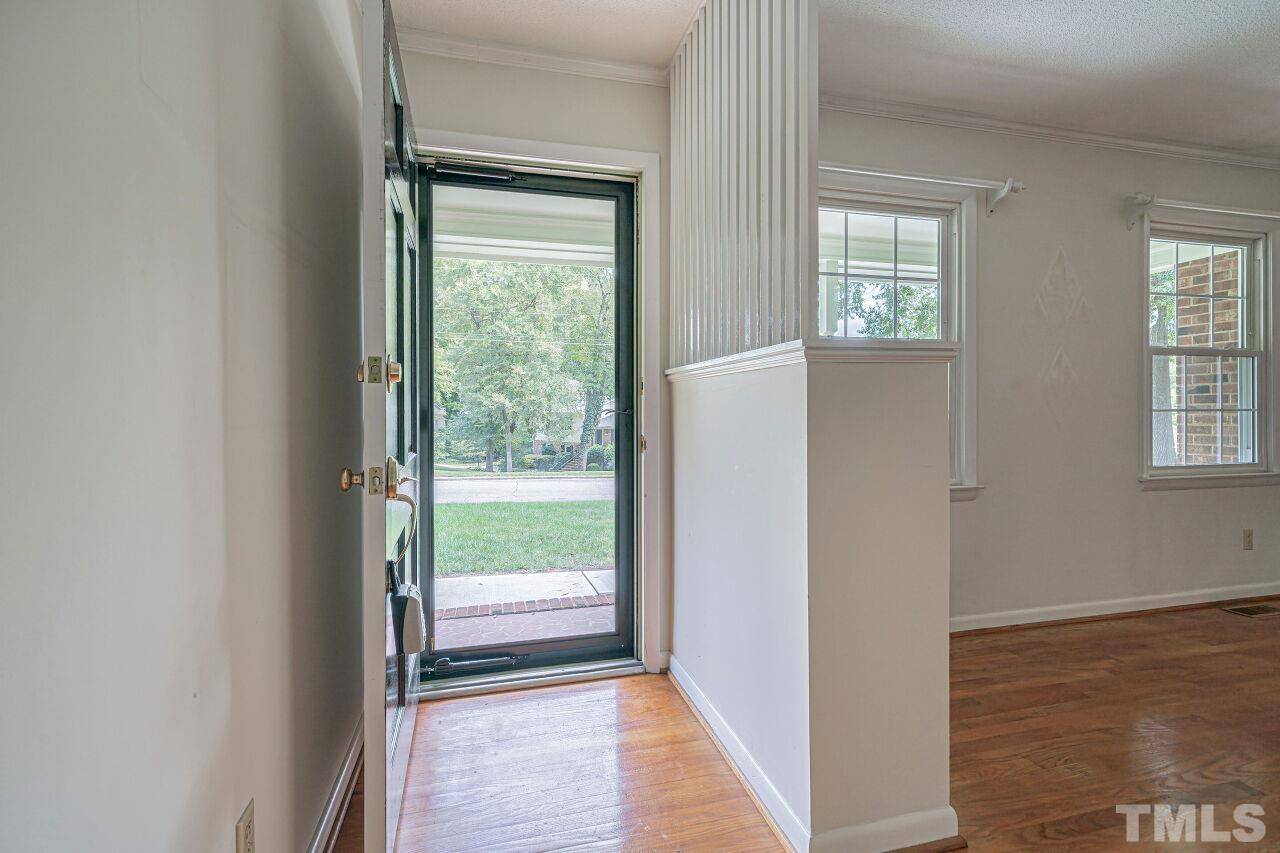 424 Chadwick Drive Raleigh, NC 27609 - Photo 3 of 30 Gallery Image 3