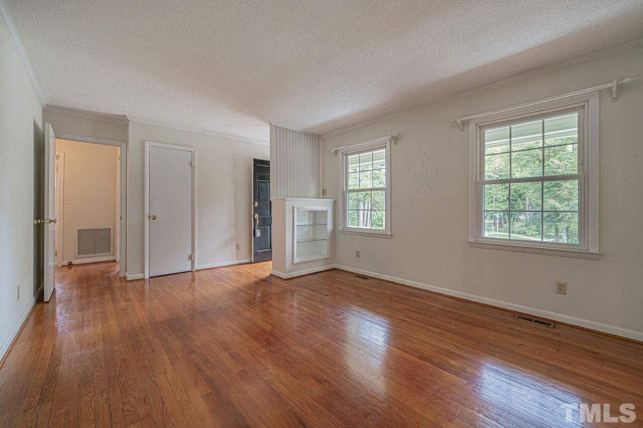424 Chadwick Drive Raleigh, NC 27609 - Photo 4 of 30 Gallery Image 4