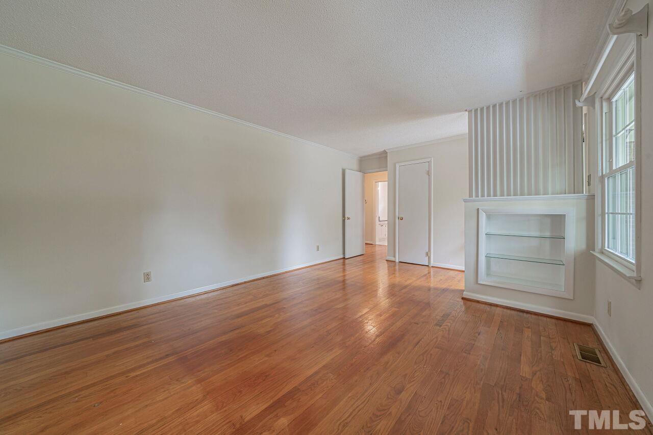 424 Chadwick Drive Raleigh, NC 27609 - Photo 5 of 30 Gallery Image 5
