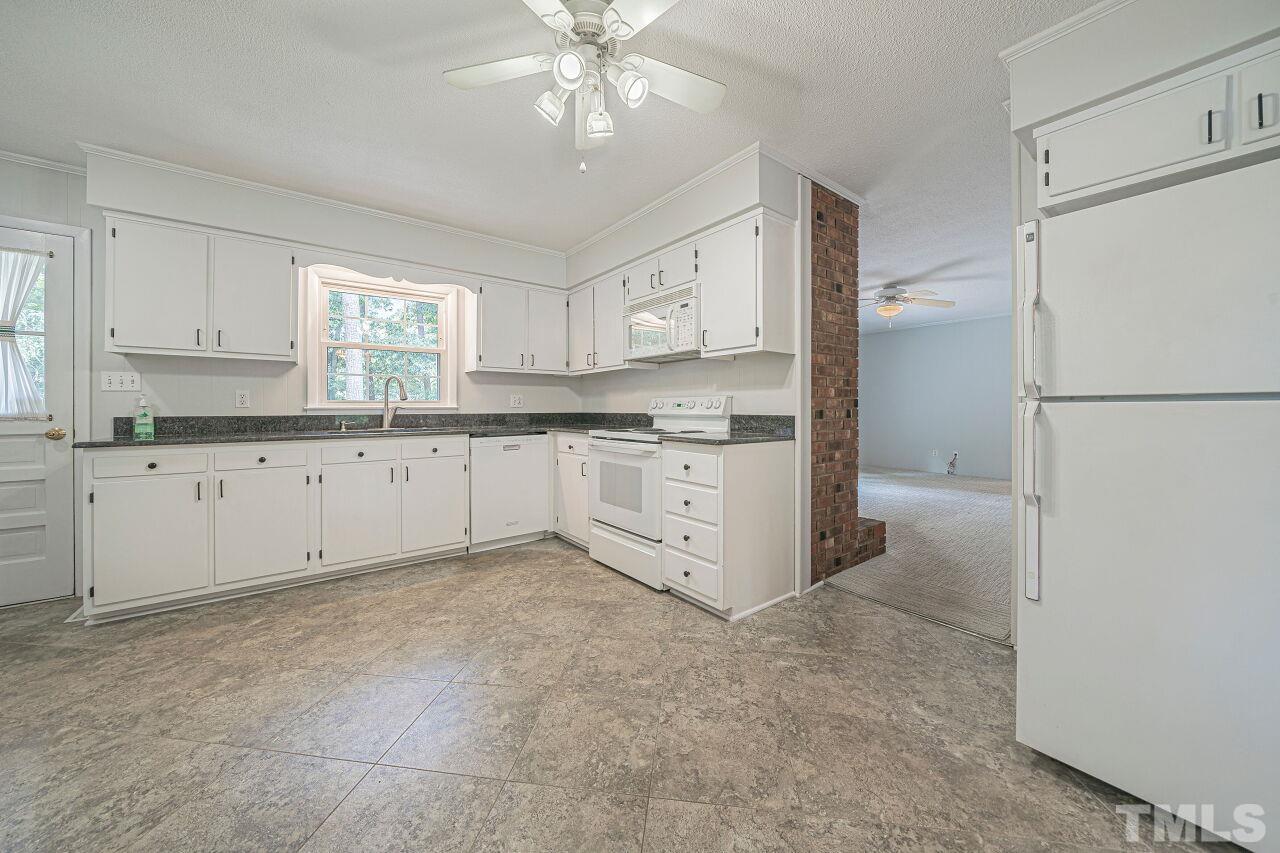424 Chadwick Drive Raleigh, NC 27609 - Photo 7 of 30 Gallery Image 7
