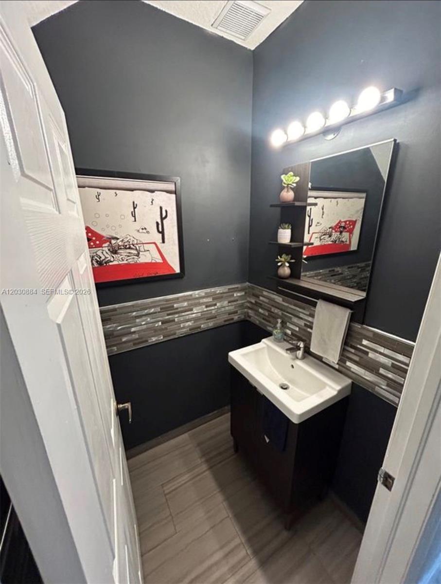 15372 Southwest 9th Way Miami, FL 33194 - Photo 6 of 12