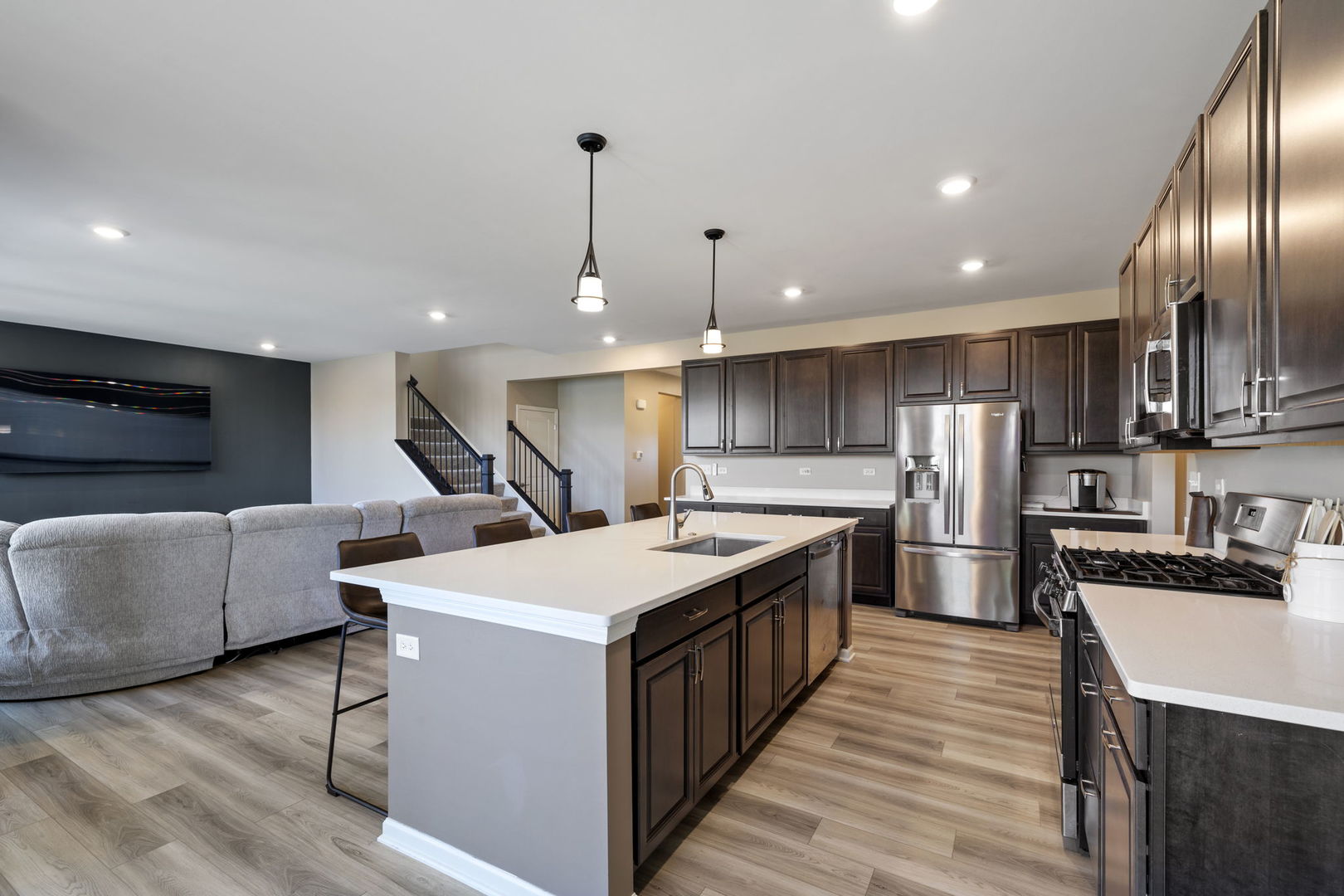 16202 Lake View Road Plainfield, IL 60586 - Photo 3 of 28 Gallery Image 3