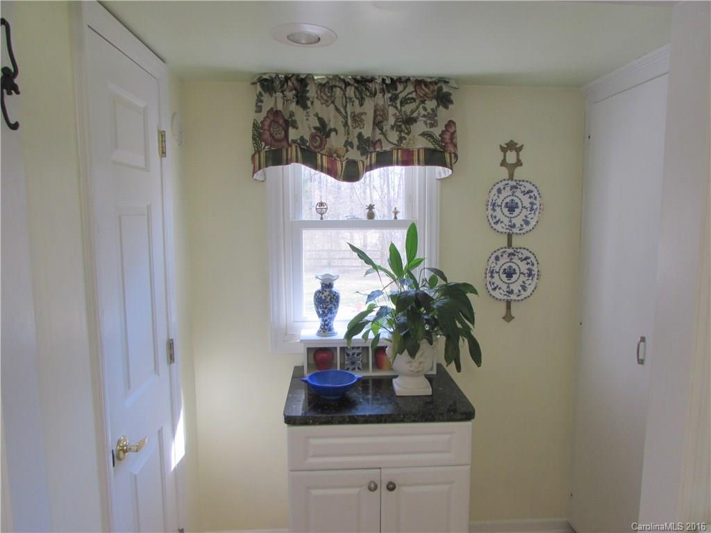 2804 Kingsburry Road Clover, SC 29710 - Photo 10 of 17 Gallery Image 10