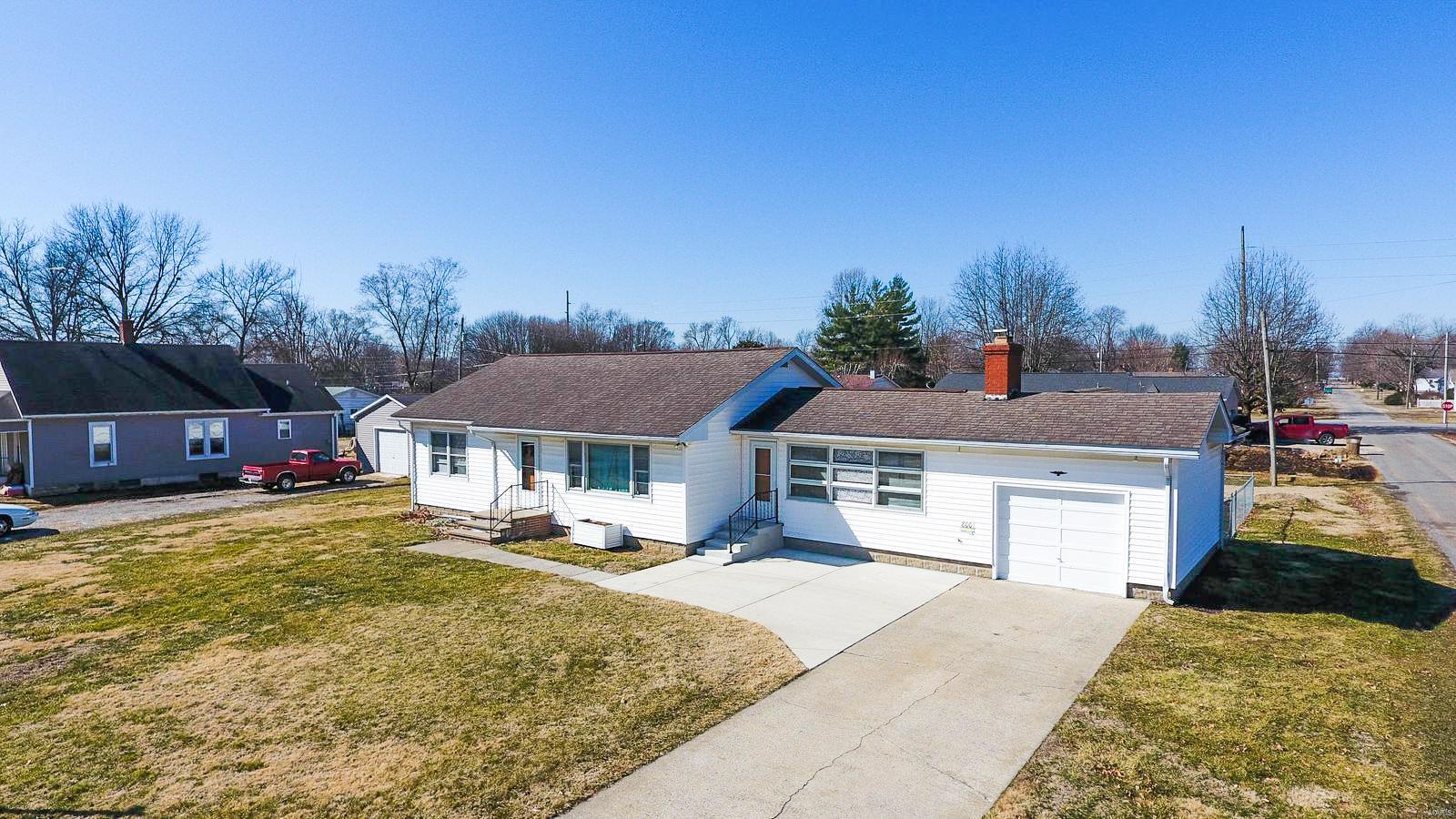 800 Abba Street Gillespie, IL 62033 - Photo 1 of 27 Gallery Image 1