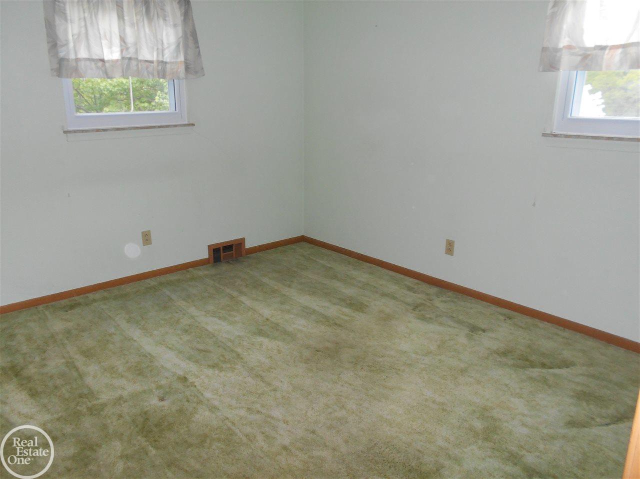 2023 Avoncrest Drive Rochester, MI 48309 - Photo 16 of 19 31380946-15.JPG