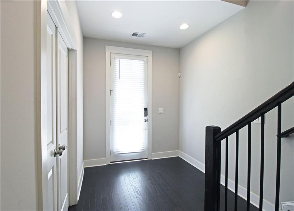 836 Winslow Way Northwest Atlanta, GA 30318 - Photo 3 of 32