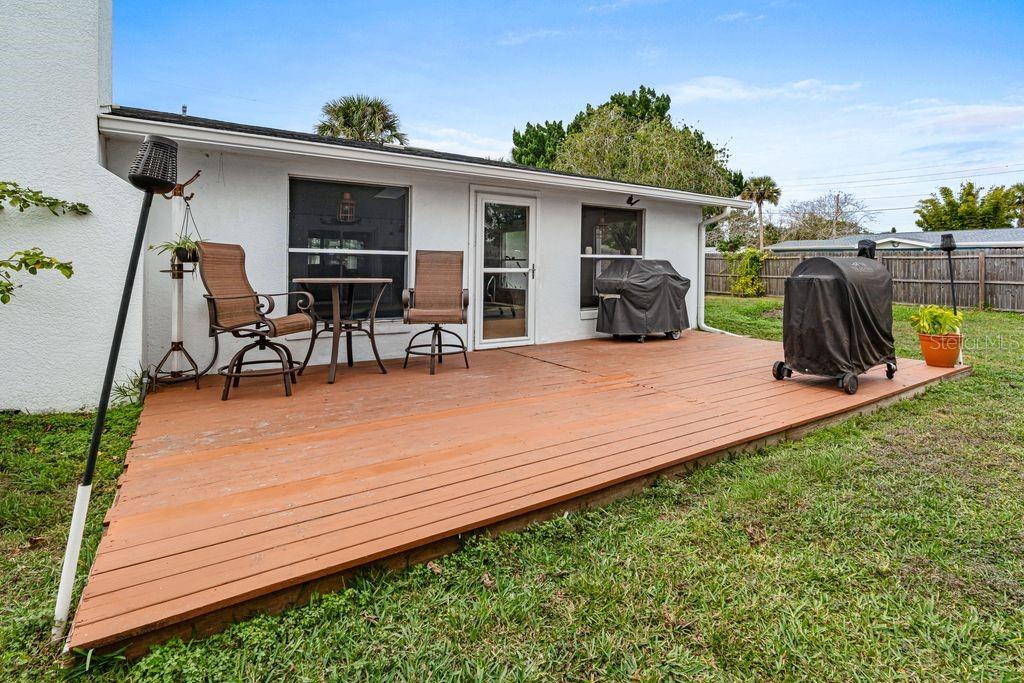 925 Flagler Avenue Edgewater, FL 32132 - Photo 31 of 35 a view of a backyard with a patio