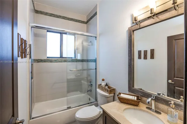 $1,095,000 | 14625 Southwest 17th Street, Miami, FL 33175