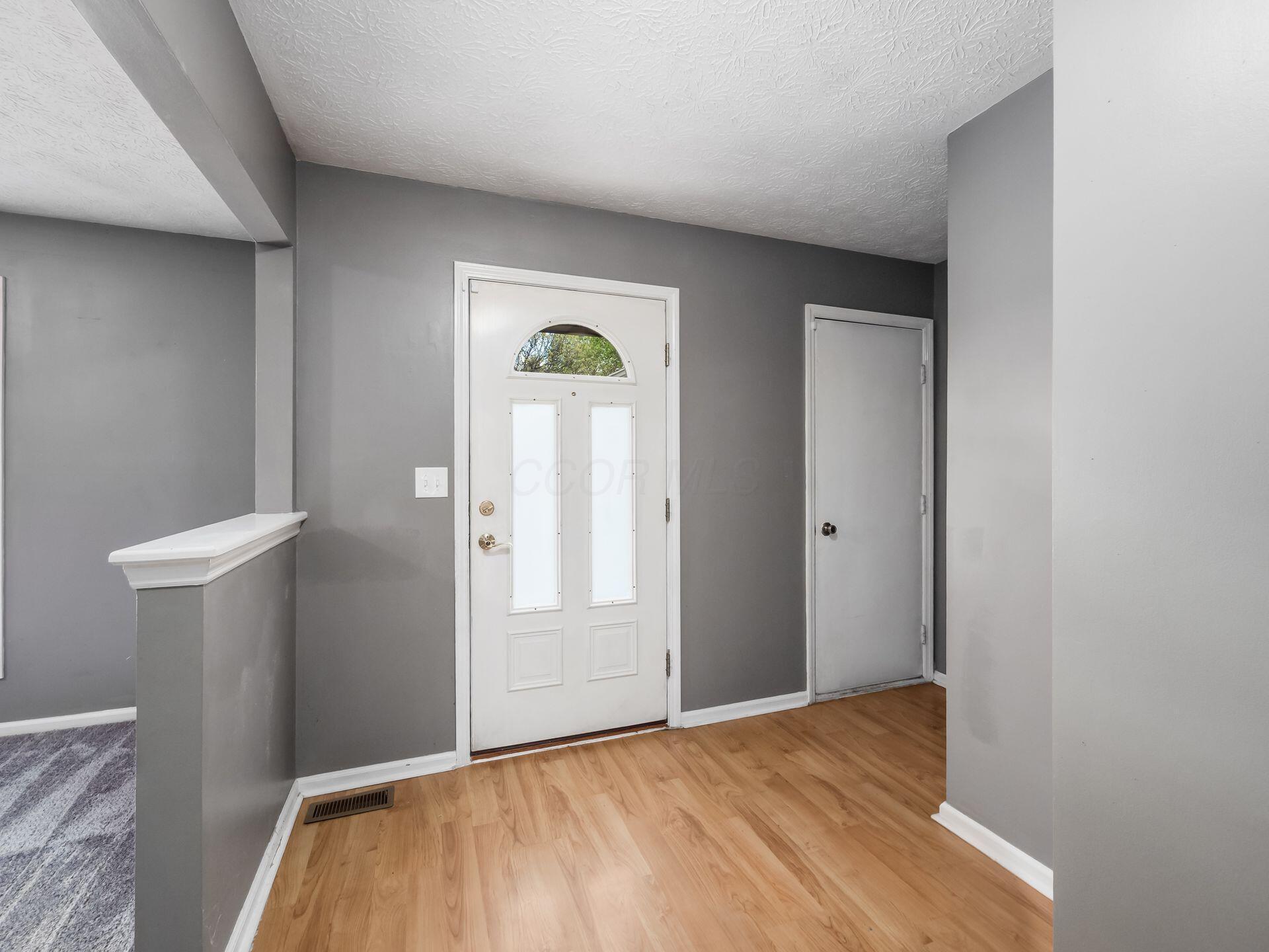 5314 Roscommon Road Dublin, OH 43017 - Photo 5 of 42