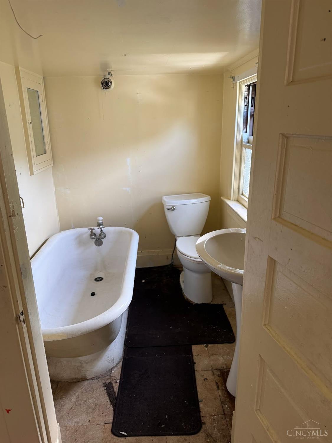1373 Section Road Cincinnati, OH 45237 - Photo 7 of 9