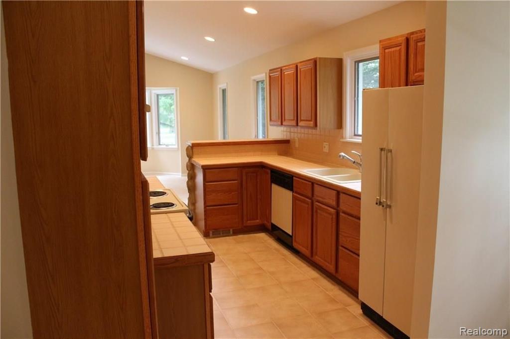 2724 Hickory Lawn Road Rochester Hills, MI 48307 - Photo 5 of 30