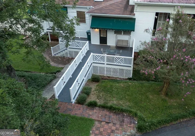 a view of a house with backyard and porch