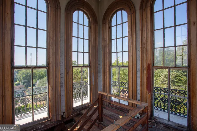 a view of a patio with table and chairs with wooden floor and fence