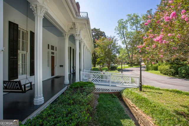 a front view of house with yard