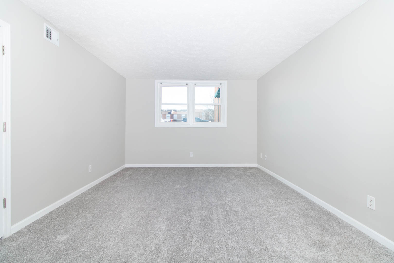 10 Willedrob Road, Unit 8 Bloomington, IL 61701 - Photo 8 of 22 Gallery Image 8