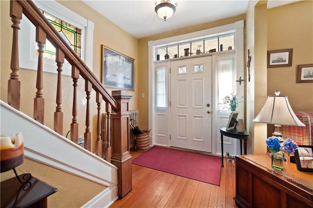 951 Beaver Road Ambridge, PA 15003 - Photo 5 of 25 Large Welcoming Foyer