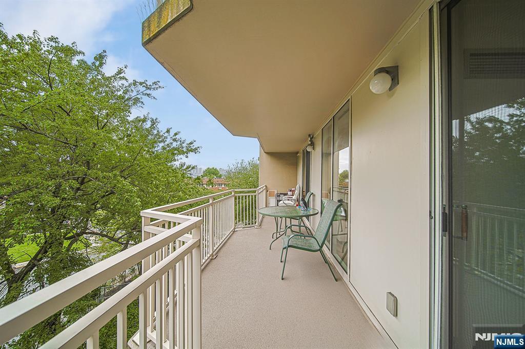 1077 River Road, Unit 413 Edgewater, NJ 07020 - Photo 18 of 24 Gallery Image 18