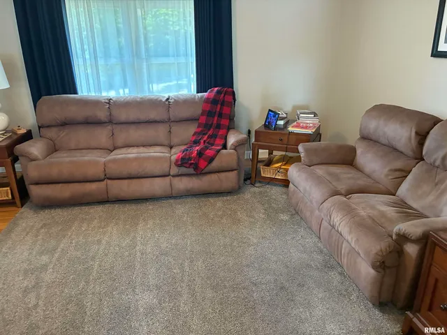 $274,000 | 16312 North Hawthorne Lane, Mount Vernon, IL 62864