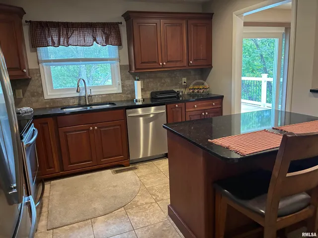 $274,000 | 16312 North Hawthorne Lane, Mount Vernon, IL 62864