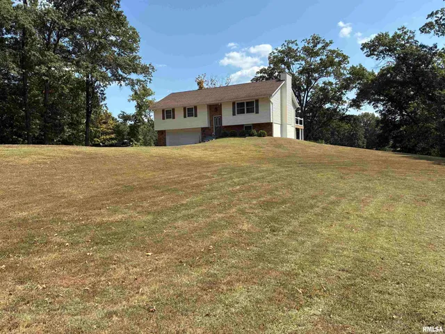 $274,000 | 16312 North Hawthorne Lane, Mount Vernon, IL 62864