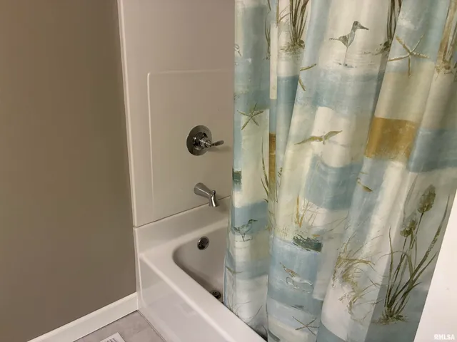 $274,000 | 16312 North Hawthorne Lane, Mount Vernon, IL 62864