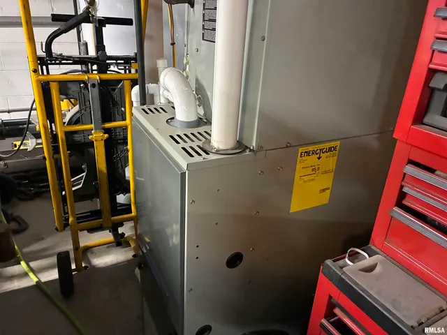 $274,000 | 16312 North Hawthorne Lane, Mount Vernon, IL 62864