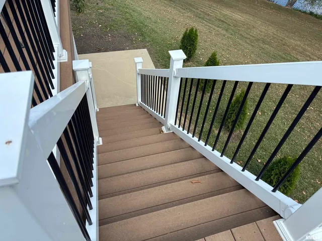 $274,000 | 16312 North Hawthorne Lane, Mount Vernon, IL 62864