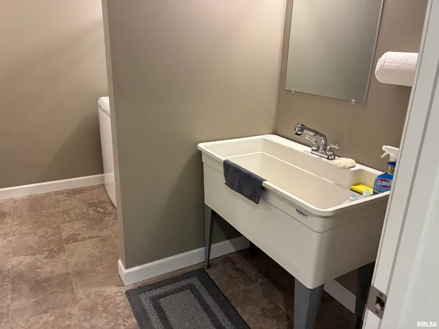 $274,000 | 16312 North Hawthorne Lane, Mount Vernon, IL 62864