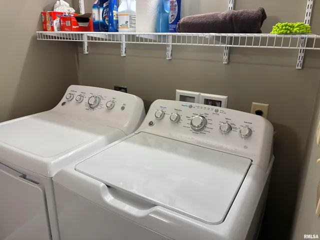 $274,000 | 16312 North Hawthorne Lane, Mount Vernon, IL 62864