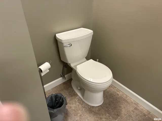 $274,000 | 16312 North Hawthorne Lane, Mount Vernon, IL 62864