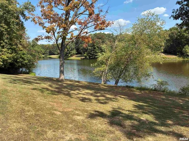 $274,000 | 16312 North Hawthorne Lane, Mount Vernon, IL 62864