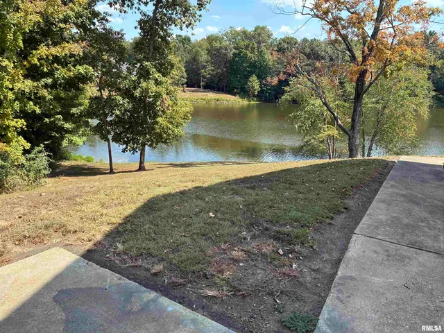 $274,000 | 16312 North Hawthorne Lane, Mount Vernon, IL 62864