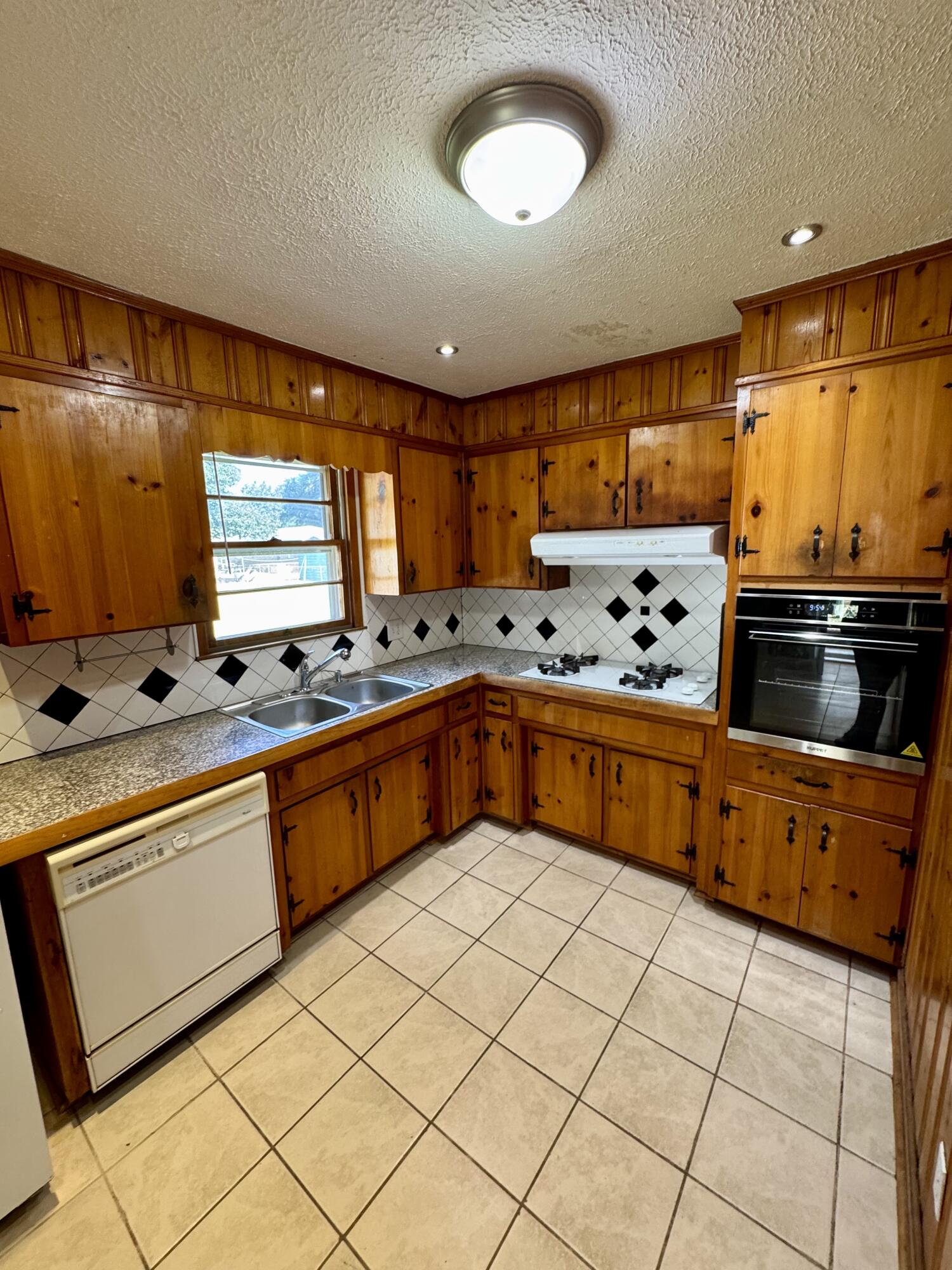 115 Williams Street Cordova, SC 29039 - Photo 12 of 19 20251109_163032610_iOS