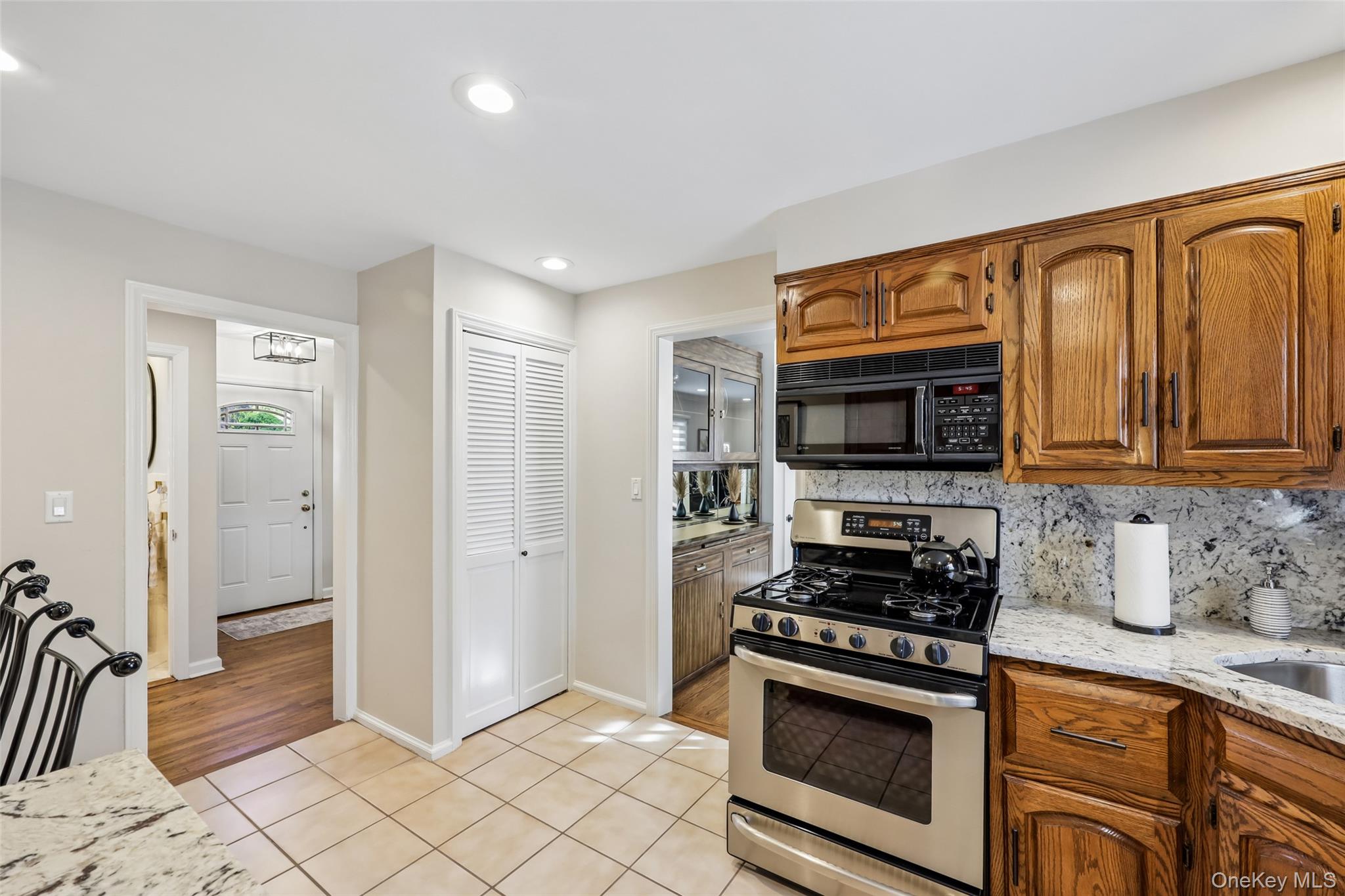 1660 Fenimore Road Hewlett, NY 11557 - Photo 14 of 40