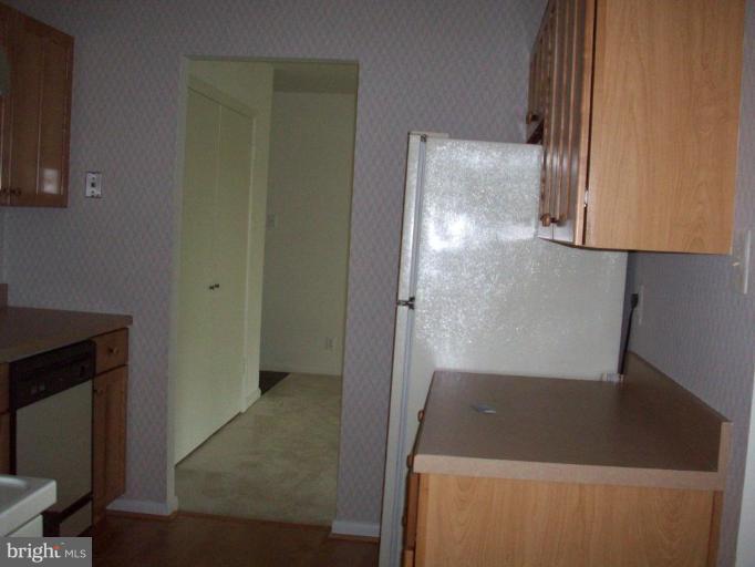 6260 Edsall Road, Unit 403F Alexandria, VA 22312 - Photo 3 of 9 Kitchen