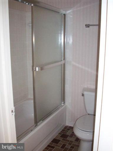 6260 Edsall Road, Unit 403F Alexandria, VA 22312 - Photo 8 of 9 Master Bath
