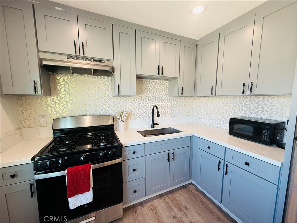 14080 Mohawk Road Apple Valley, CA 92307 - Photo 8 of 26 NEW Kitchen !!