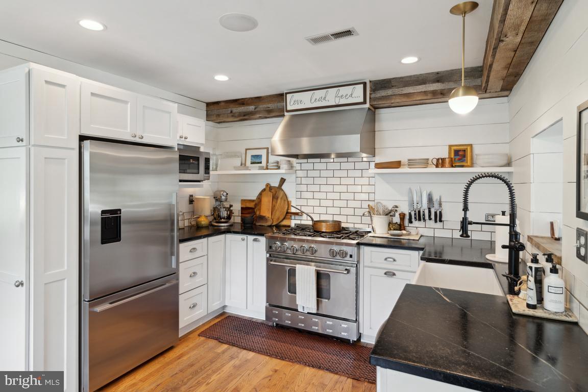 23 Goodrich Road Annapolis, MD 21401 - Photo 24 of 80 High-End Stainless Appliances & Cabinetry