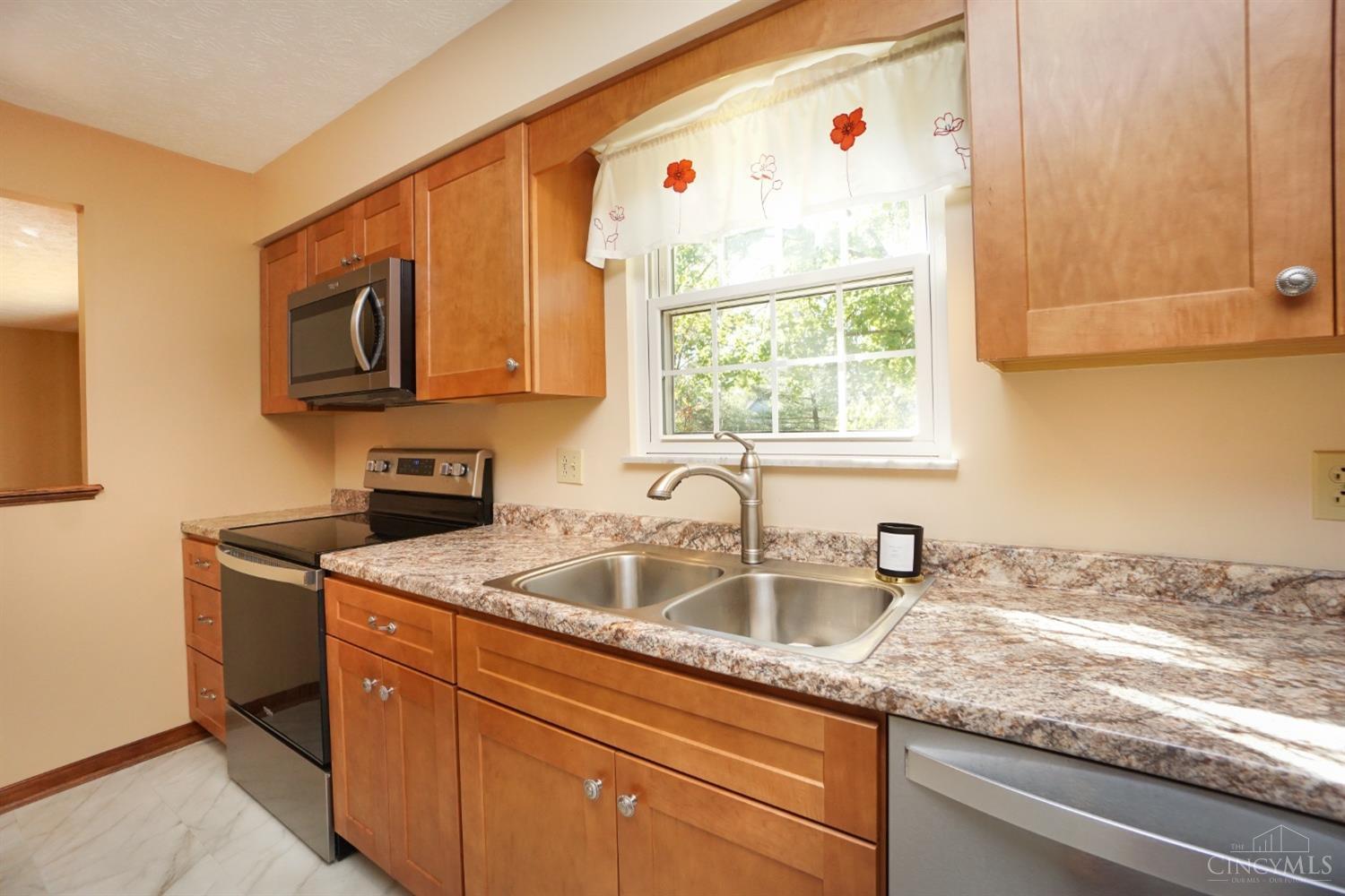 515 Lang Road Cincinnati, OH 45244 - Photo 8 of 44