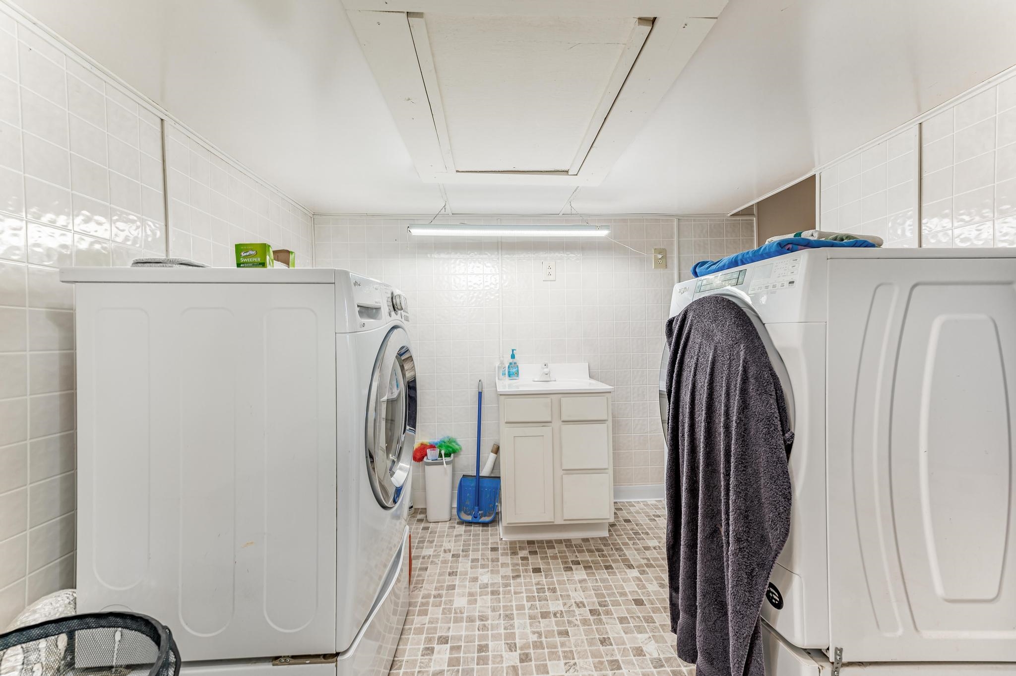 1502 Dearborn Street Augusta, KS 67010 - Photo 13 of 35