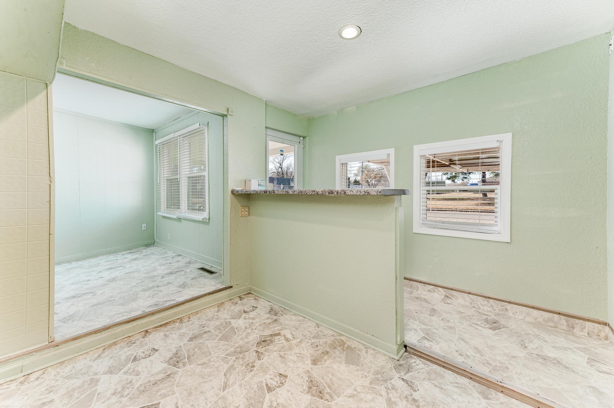 1502 Dearborn Street Augusta, KS 67010 - Photo 14 of 35